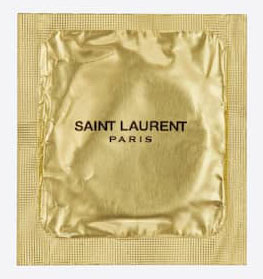 Yves Saint Laurent firma il suo primo preservativo (d’oro)