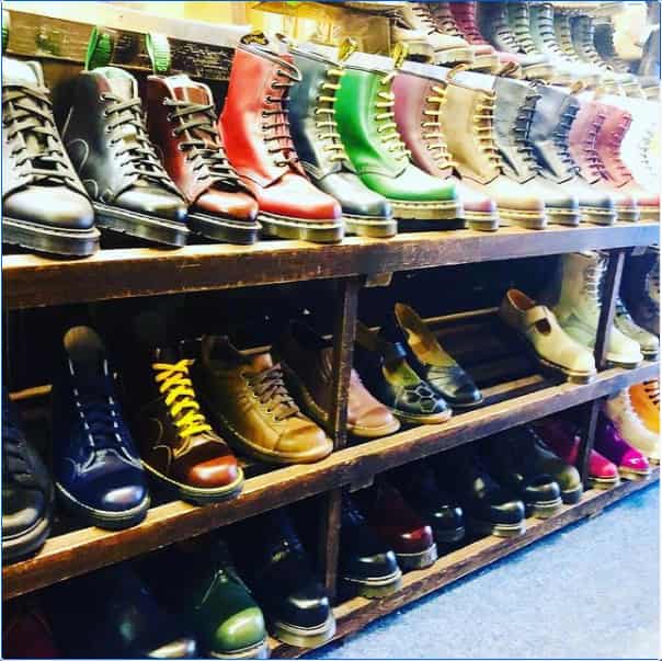 Il vintage delle Dr. Martens, le scarpe che stanno “con tutto”