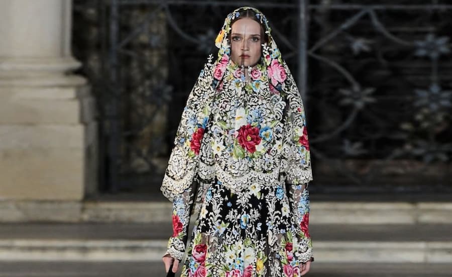 Dolce e Gabbana a Siracusa, modelle in nero e omaggio al barocco siciliano